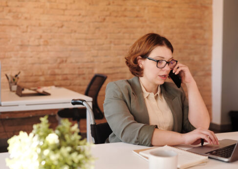 GlobalReach-photo-of-woman-talking-through-smartphone-while-using-laptop